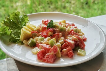 salad with chicken and vegetables