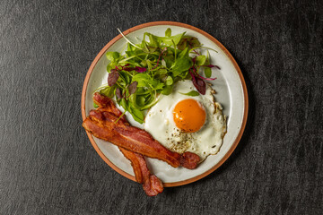 ベーコンエッグ　 Bacon and eggs and iron pan