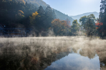 秋の早朝の金鱗湖　大分県由布市　 Autumn  Kinrin Lake in the early morning Ooita-ken Yufu city