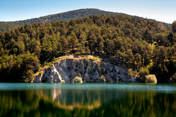 Route through the Moros river gorge, a lake with turquoise waters at the top of the mountain