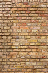 Obraz premium A wall of old yellow and brown bricks.