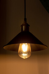 Lamp with a vintage incandescent lamp