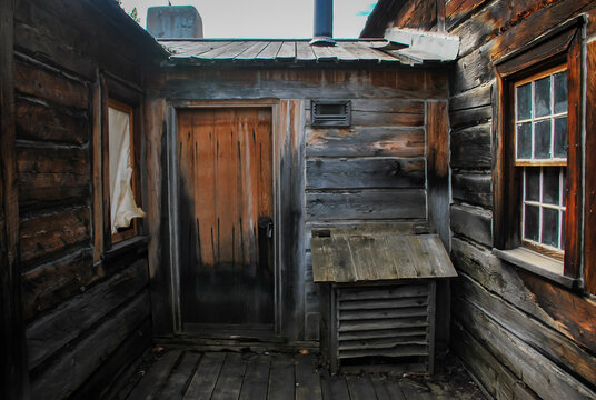 Cabaña vieja abandonada