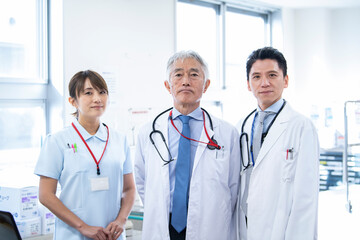 Fototapeta premium 医療従事者のポートレート。医者と看護師。