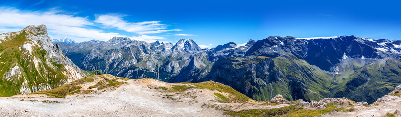 Fototapeta na wymiar Mountain glaciers landscape view from the Petit Mont Blanc in Pralognan la Vanoise, French alps