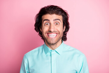 Obraz premium Photo of young handsome arabian bristle man cheerful positive smile good mood isolated over pink color background