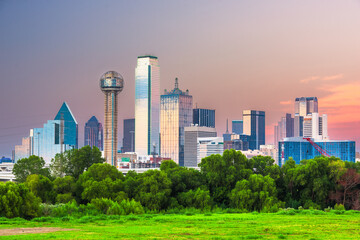 Fototapeta na wymiar Dallas, Texas, USA downtown city skyline at dusk.