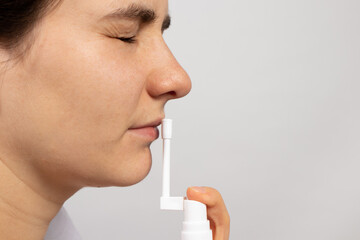The patient sprays the nose with allergy spray and rhinitis. Treatment of viral infections, flu,...