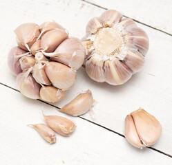 Fototapeta na wymiar Garlic on wooden