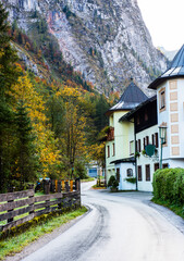 Obraz premium Traditional village house in Hallstatt, Salzburg.