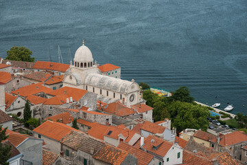 Obraz premium The Cathedral of St. James (Croatian: Katedrala sv. Jakova) in Šibenik and view on bay.