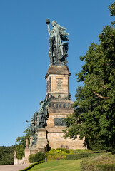 Obraz premium Niederwalddenkmal in Rüdesheim am Rhein in Hessen, Deutschland 