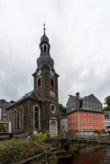 Fototapeta na wymiar Evangelische Kirche in der Altstadt von Monschau in Nordrhein-Westfalen, Deutschland 