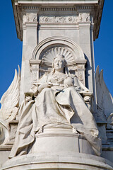 Fototapeta na wymiar London - Victory memorial - detail of queen