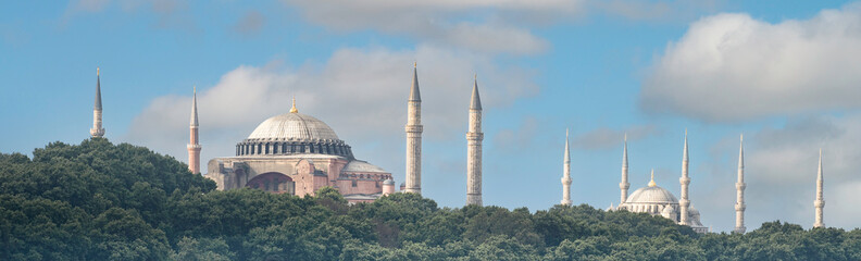 Fototapeta na wymiar ISTANBUL SKYLINE