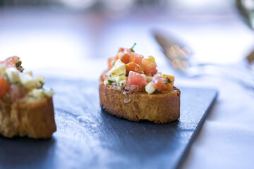 brusqueta pão com tomates de aperitivo 