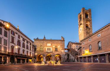 Fototapeta premium Piazza Vecchia night view in Bergamo City. 