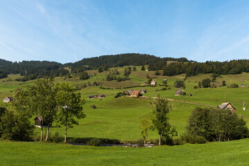 Landschaft im Toggenburg mit Almen und Bauernhöfen, Kanton St. Gallen, Schweiz