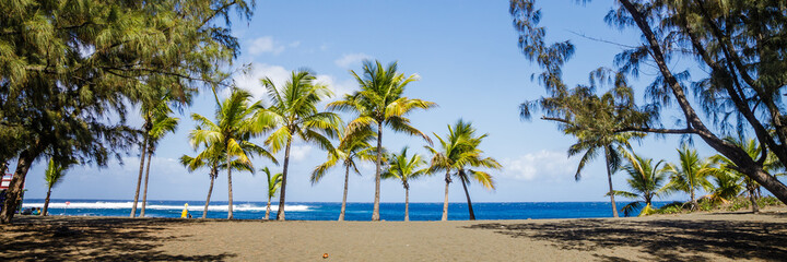 Obraz na płótnie Canvas Panorama of Etang-Sale beach on Reunion Island