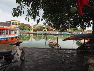 朝のトゥボン川　ホイアン　ベトナム