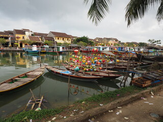 朝のトゥボン川　ホイアン　ベトナム