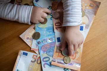 Kindergeld - Kind greift nach Erbe