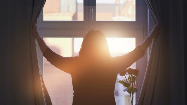 Young woman starting a beautiful day in 4k slow motion 60fps
