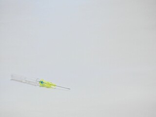 サーフロー針　留置針　点滴　サイズ24G 黄色