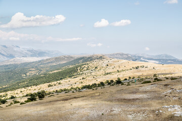 Cycliste sur la montagne de l'Audibergue à Andon, en Provence, France