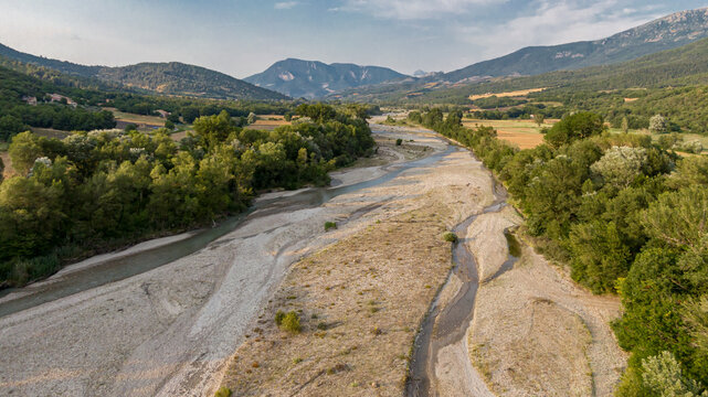 Vue a&eacute;rienne de la vall&eacute;e de l'Asse, Alpes de Haute Provence