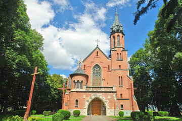 Neogotycki,  jednonawowy kościół pw. Matki Boskiej Częstochowskiej w Dołhobyczowie.  - obrazy, fototapety, plakaty