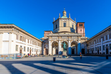 Obraz premium Columns of St. Lawrence and San Lorenzo Basilica view in Milano City.