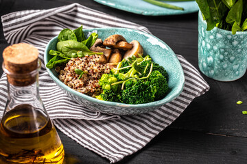 Healthy vegan salad of vegetables broccoli, mushrooms, spinach and quinoa in a bowl, healthy vegan lunch bowl, Food recipe background. Close up