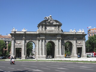 Fototapeta na wymiar Alcala arch in Downtown Madrid Spain