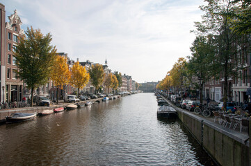Canal within the city. Parking for boats, cars, bicycles, along the bank of the canal.