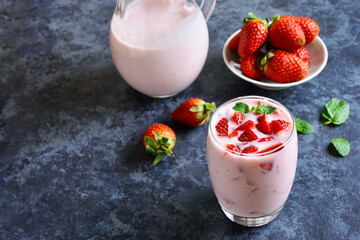 Strawberry yogurt with fresh berries