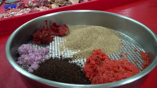 preparing Turkish cig kofte with traditional methods