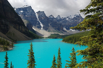 Mount Bowlen and Allen with turquoise water of Moraine lake