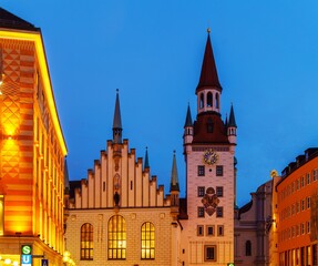 Obraz premium Night view of Marienplatz, Munich, Germany