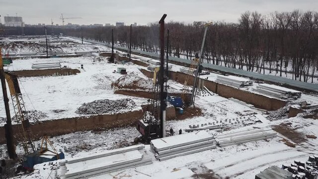 construction. A coper is a construction machine for lifting, installing a pile