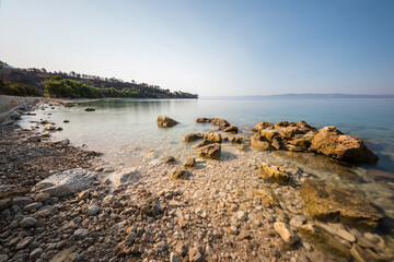 Fototapeta na wymiar Eine Küste in Kroatien Makarska mit Blick auf blaue Meer
