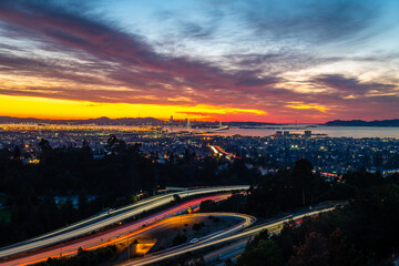 Fototapeta na wymiar San Francisco Skyline at Dusk from the Oakland Hills