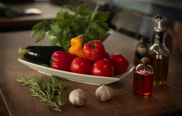 vegetales frescos, mesa rustica, restaurante, pizzeria.