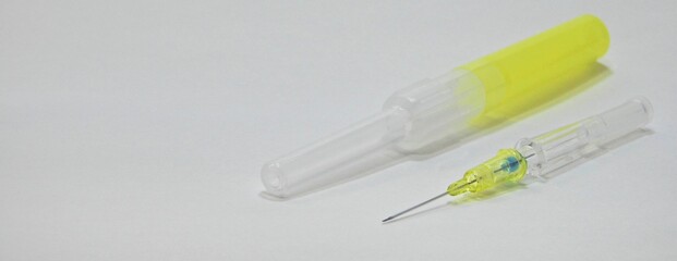 サーフロー針　留置針　点滴　サイズ24G  黄色