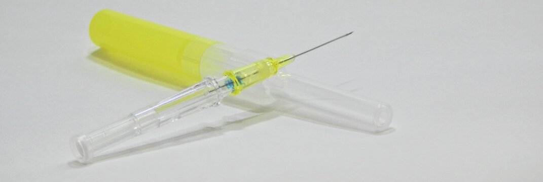 サーフロー針　留置針　点滴　サイズ24G  黄色