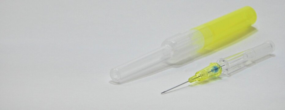 サーフロー針　留置針　点滴　サイズ24G  黄色