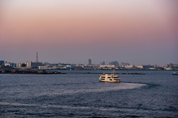 Fototapeta premium boat on the sea at sunset