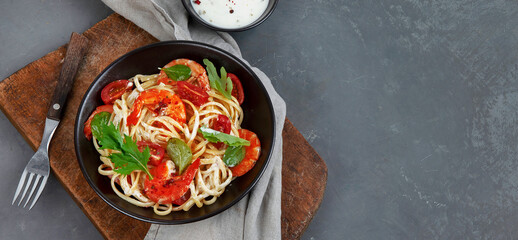 Pasta with shrimps in white sauce