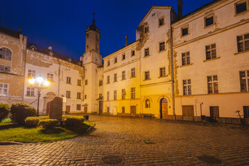 Naklejka premium Jawor castle at night
