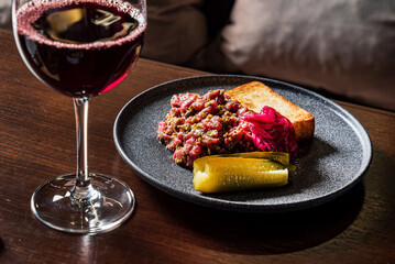 beef tartare with fresh toast